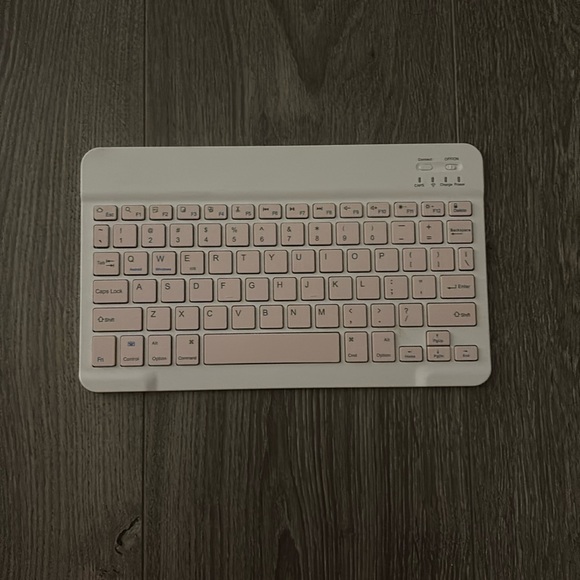 Pink Bluetooth Keyboard - Picture 1 of 2